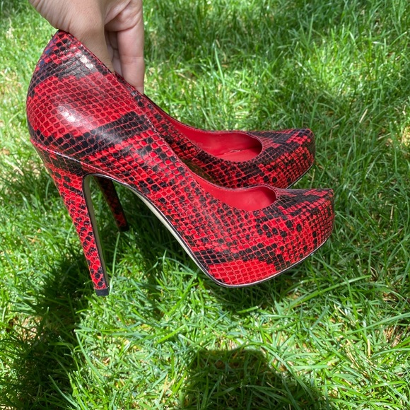 BCBG red python heels - Picture 1 of 6